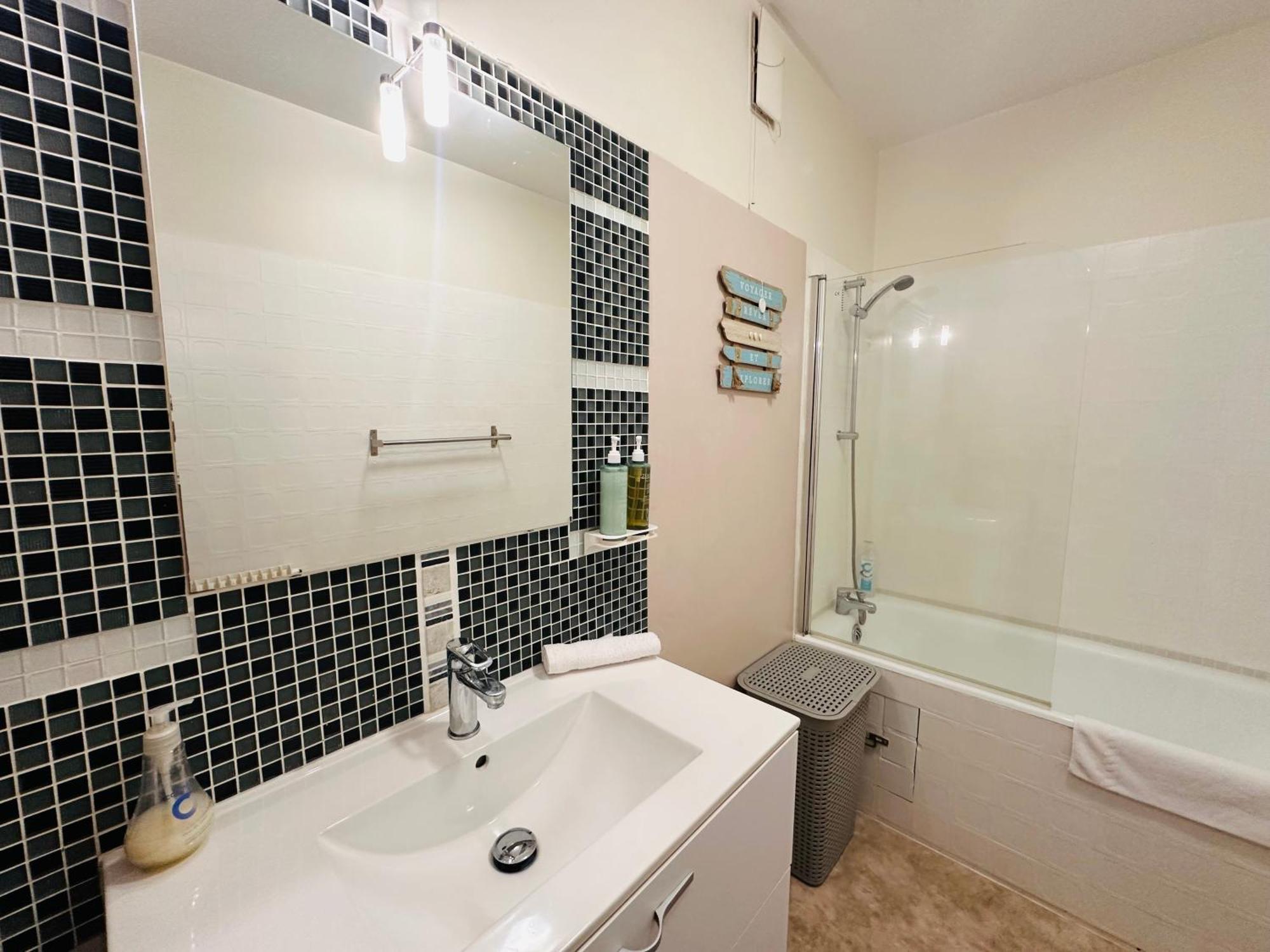 Orleans Centre Proche Gare - Appartement Fonctionnel Residence Calme Parking Prive Gratuit - Le Central Elegance Luaran gambar